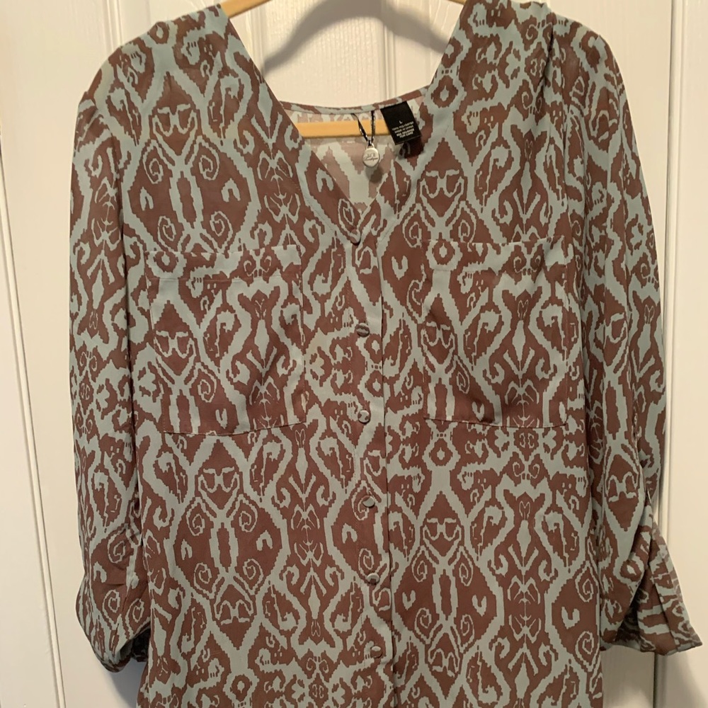 This top is from Buckles. Great condition size large super cute with jeans